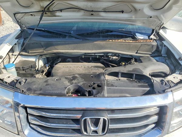 2015 HONDA PILOT TOURING — Engine bay