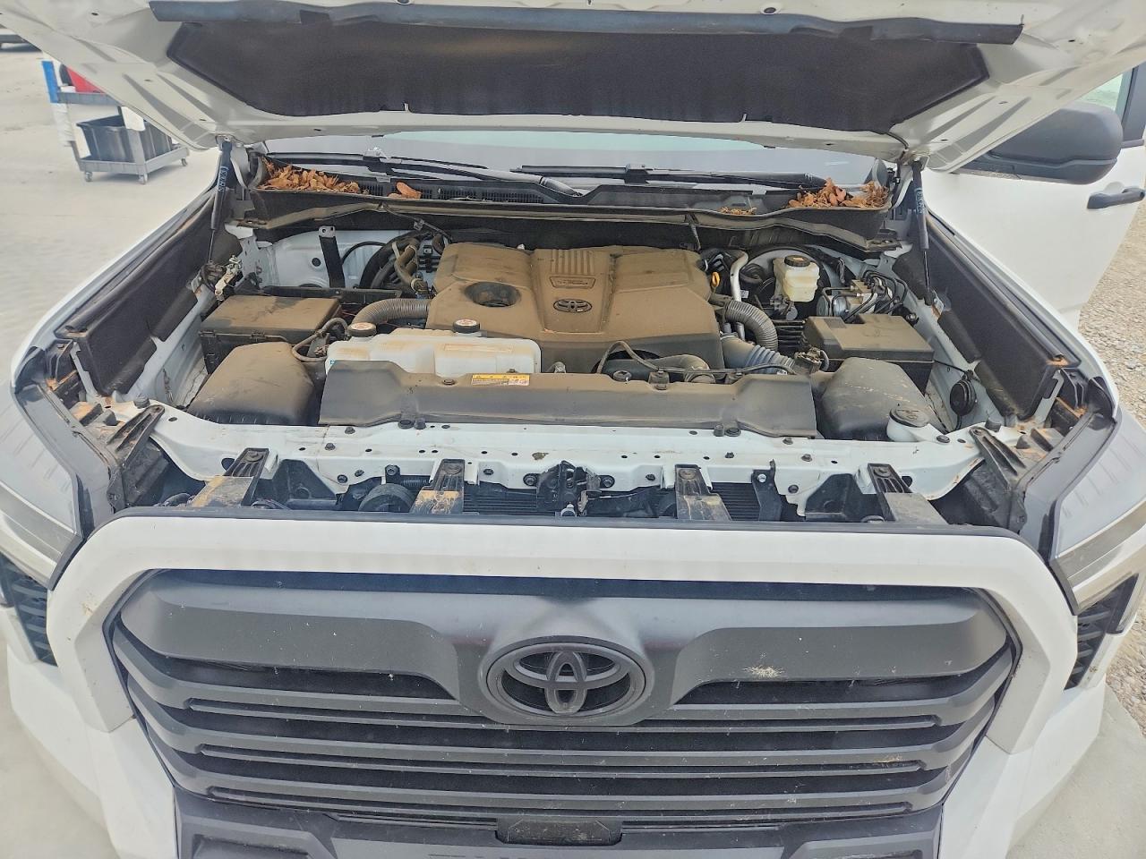 2024 TOYOTA TUNDRA SR5