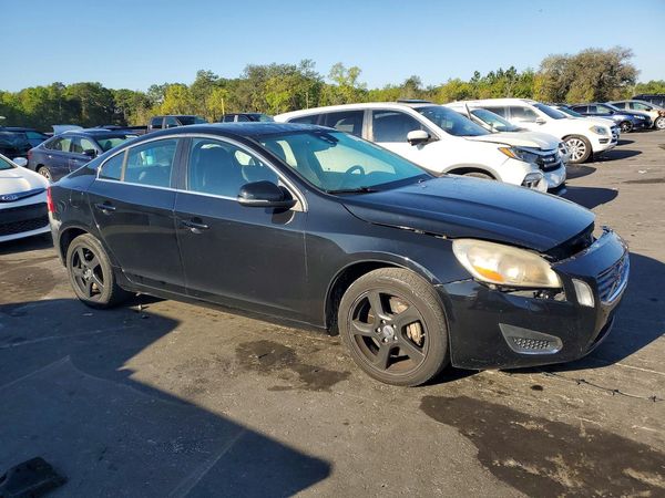 2013 VOLVO S60