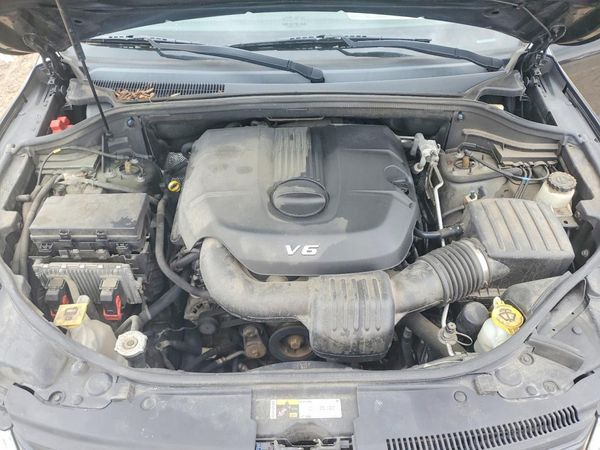2014 JEEP CHEROKEE Summit — Engine bay