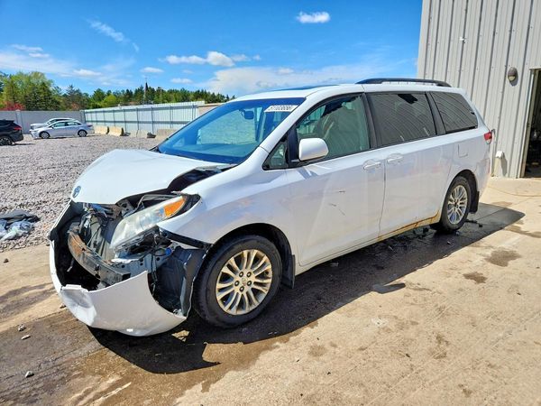 2013 TOYOTA SIENNA