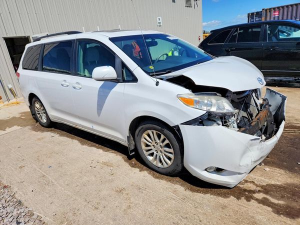 2013 TOYOTA SIENNA
