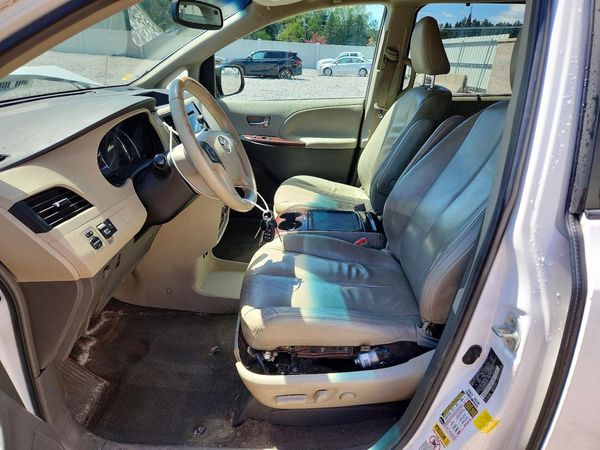 2013 TOYOTA SIENNA