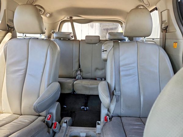 2013 TOYOTA SIENNA
