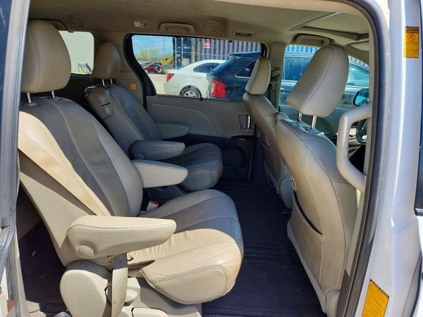 2013 TOYOTA SIENNA