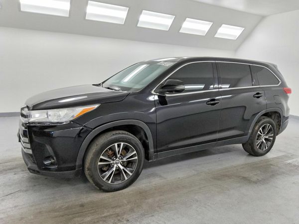 2019 TOYOTA HIGHLANDER LE