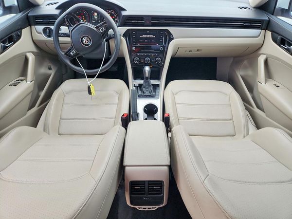 2021 VOLKSWAGEN PASSAT