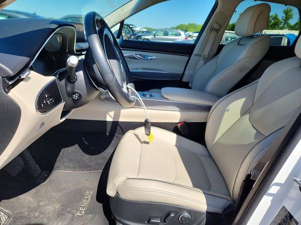 2023 GENESIS GV70