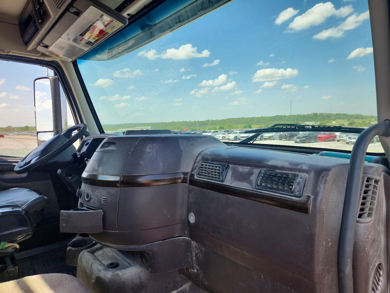 2012 VOLVO VN