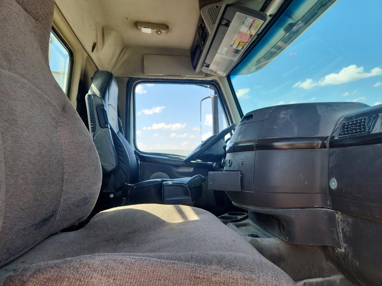 2012 VOLVO VN
