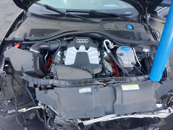 2015 AUDI A6 quattro Prestige — Engine bay