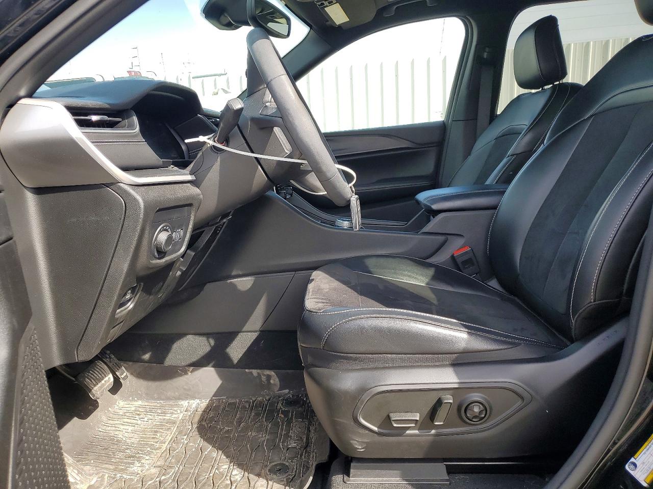 2024 JEEP GRAND CHEROKEE L LAREDO 4X4