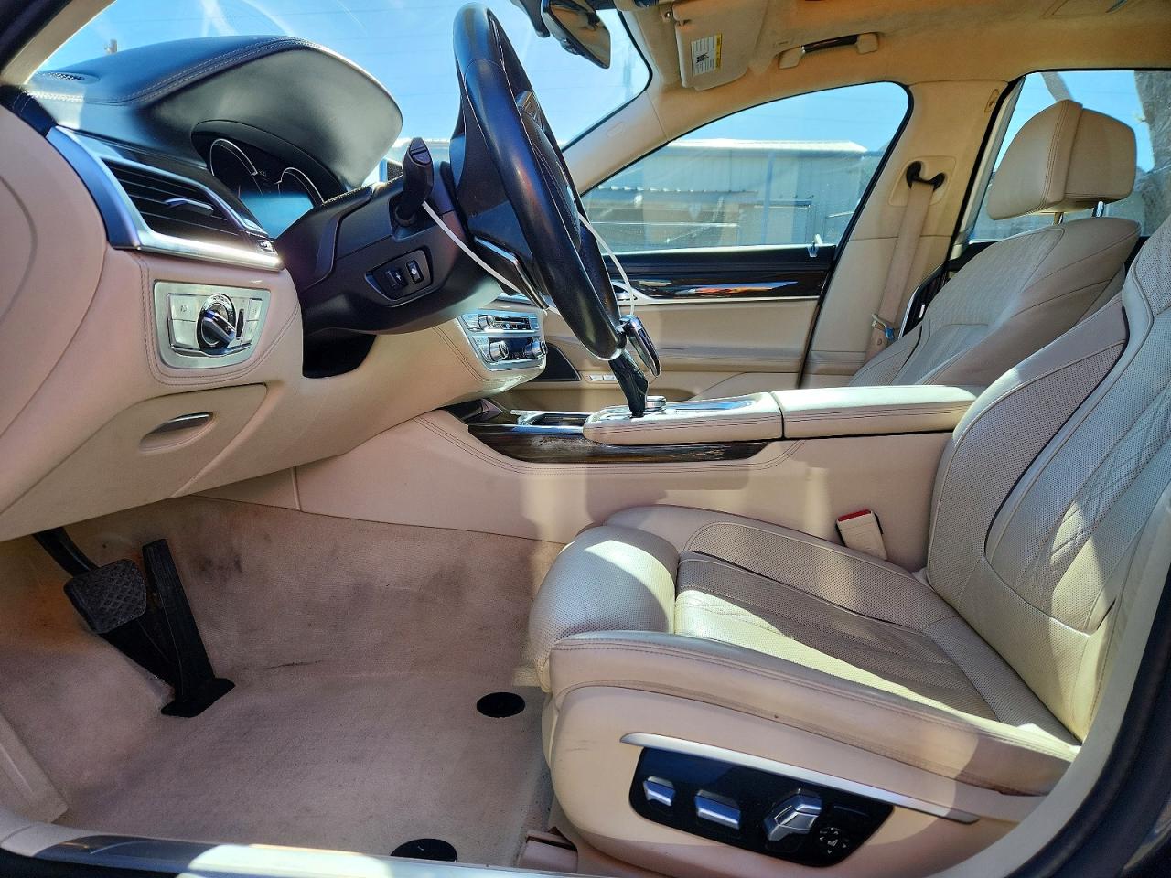 2016 BMW 750