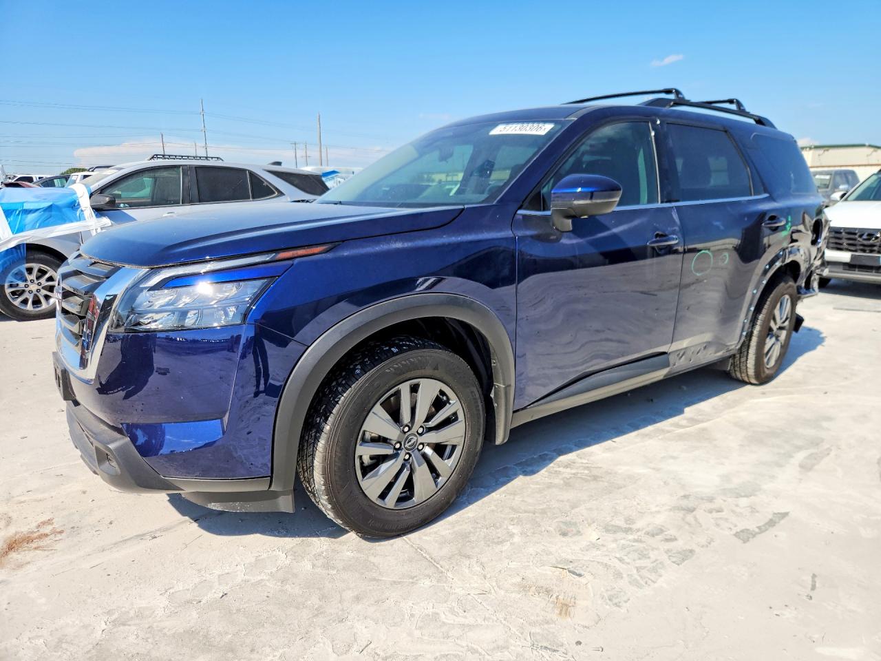 2025 NISSAN PATHFINDER SV