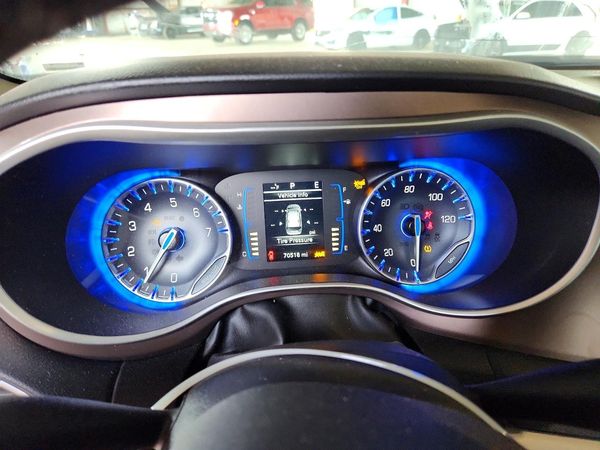 2023 CHRYSLER VOYAGER LX