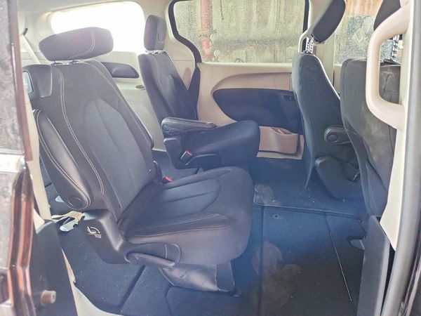 2023 CHRYSLER VOYAGER LX