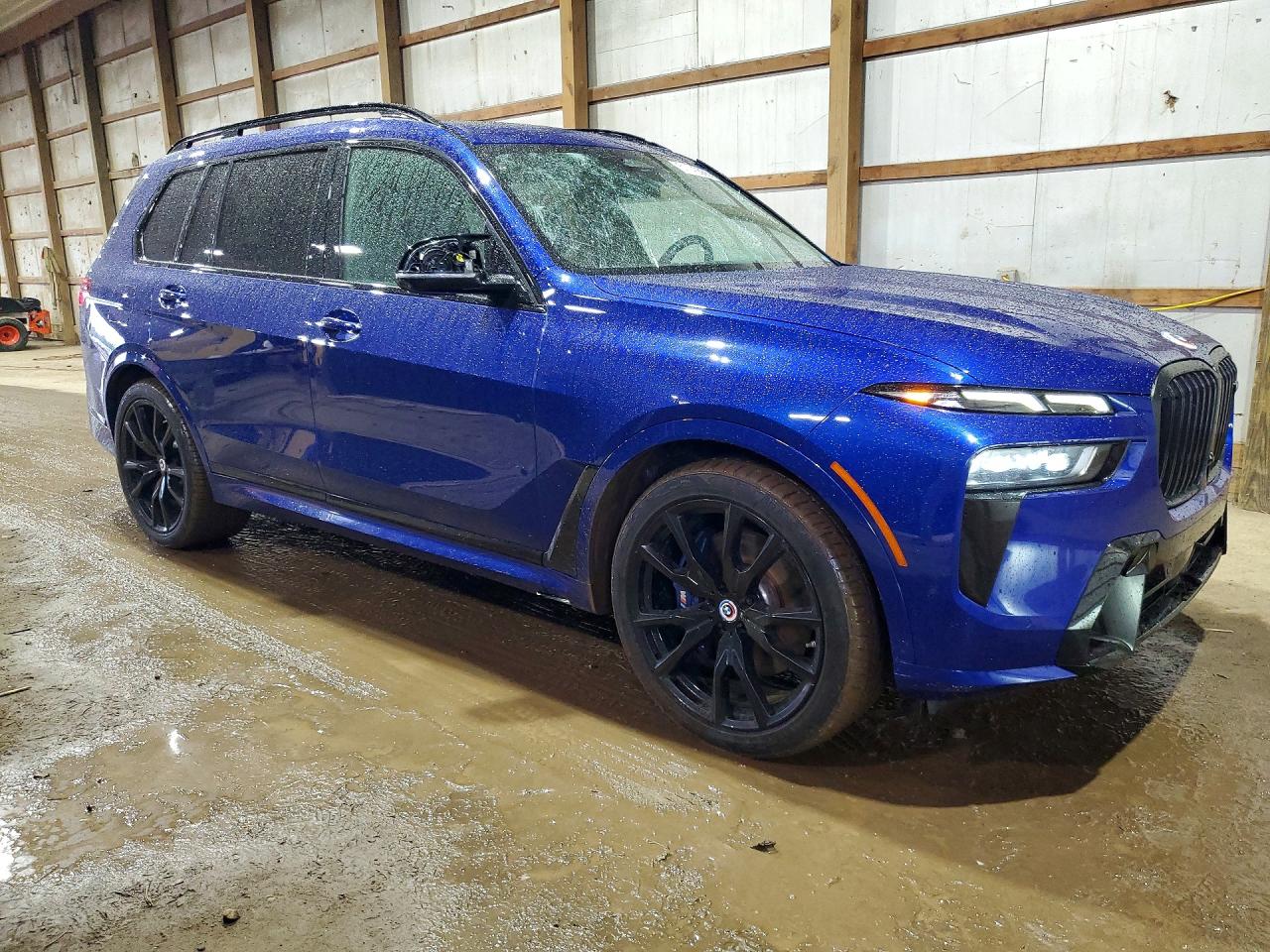 2023 BMW X7 M60i
