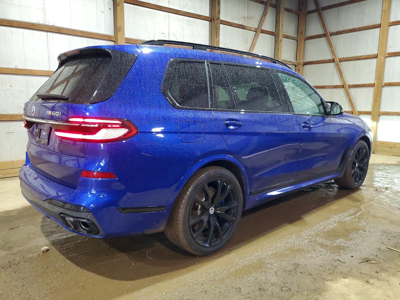 2023 BMW X7 M60i