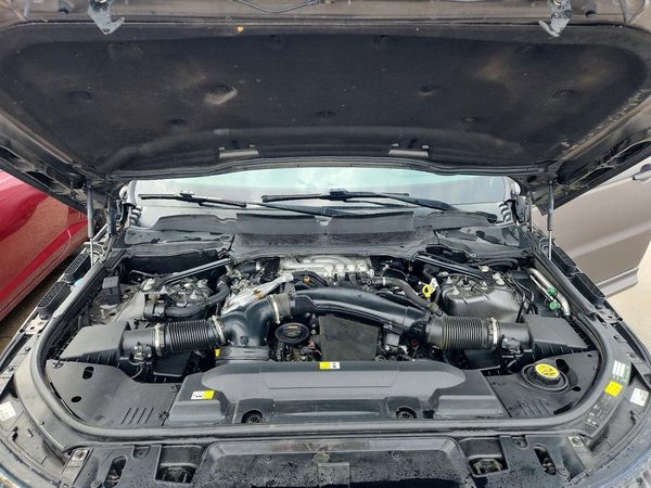 2019 LAND ROVER RANGEROVER HST — Engine bay
