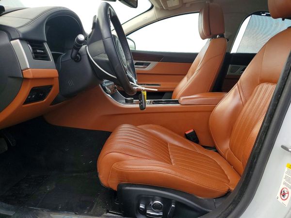 2018 JAGUAR XF Portfolio LE
