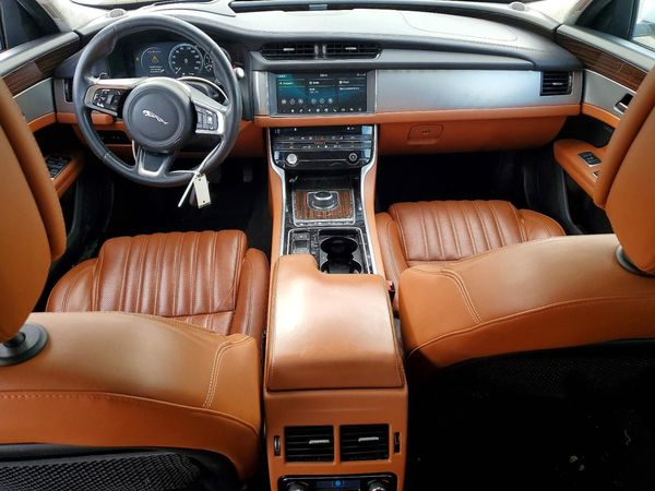 2018 JAGUAR XF Portfolio LE
