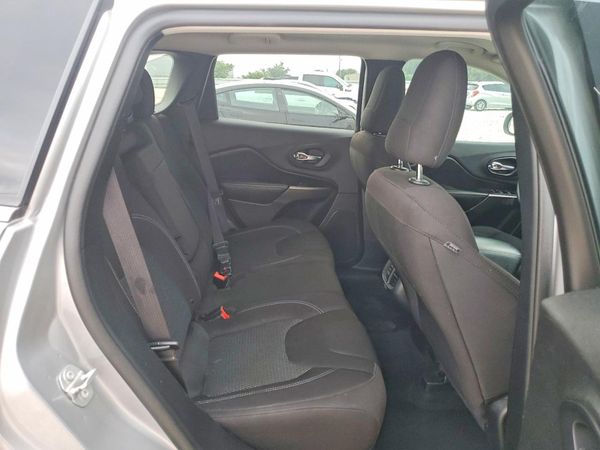2019 JEEP CHEROKEE LATITUDE FWD