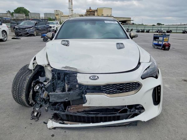 2019 KIA STINGER