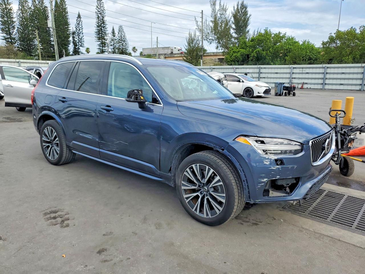 2021 VOLVO XC90
