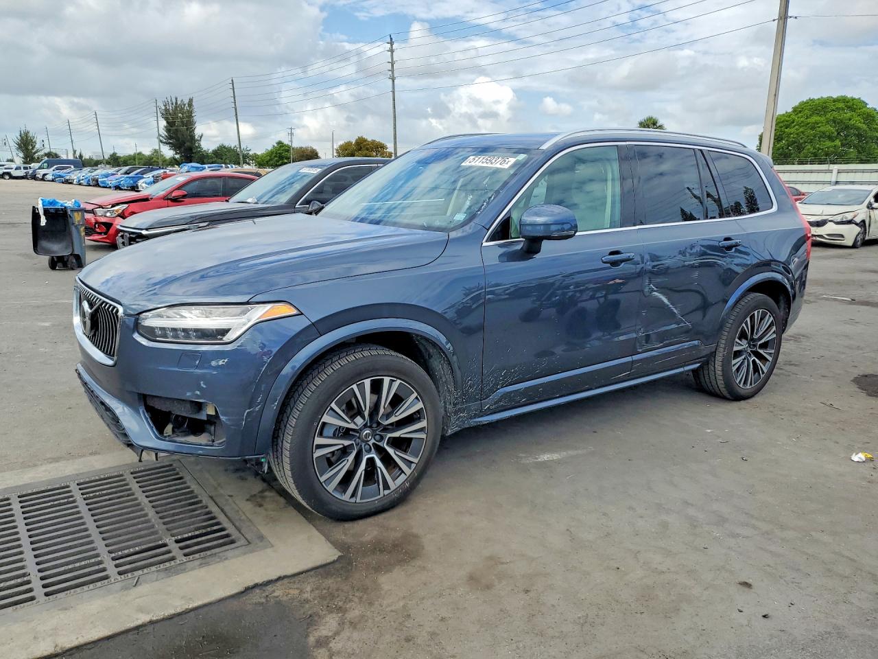 2021 VOLVO XC90 Momentum