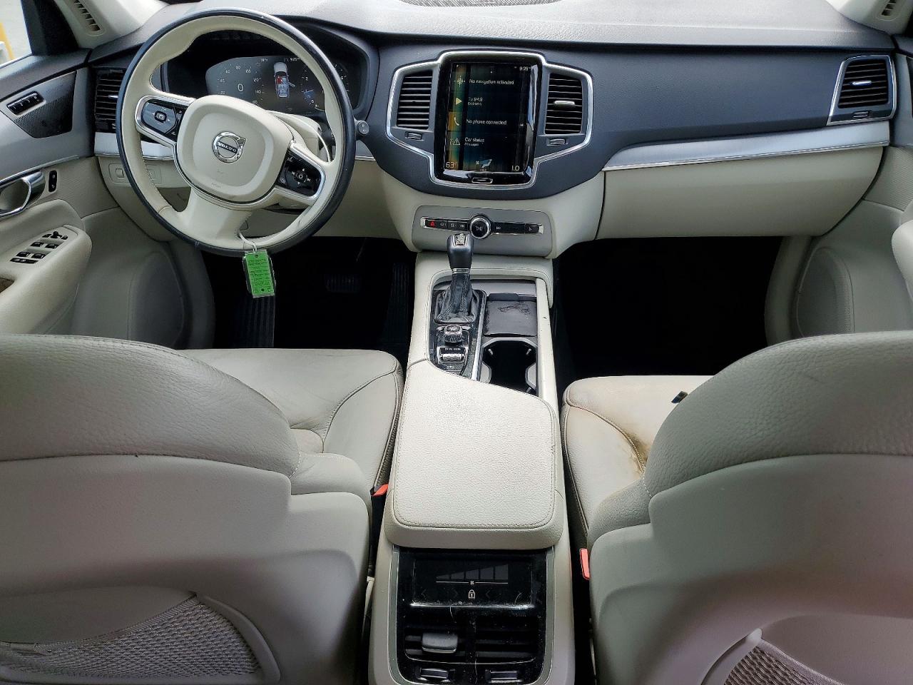 2021 VOLVO XC90 Momentum