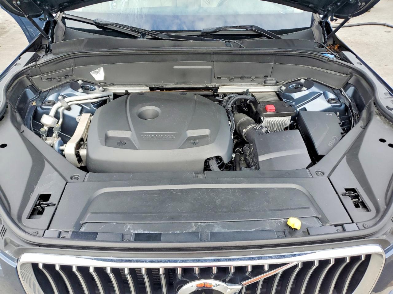 2021 VOLVO XC90 Momentum