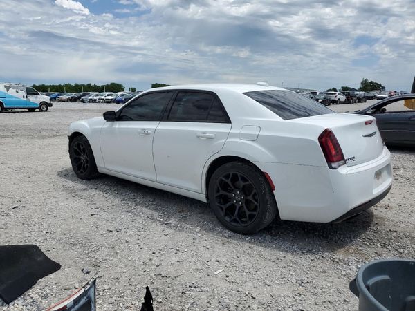 2019 CHRYSLER 300