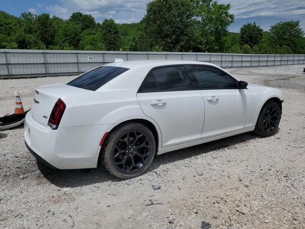 2019 CHRYSLER 300