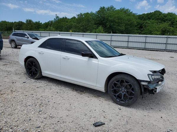 2019 CHRYSLER 300
