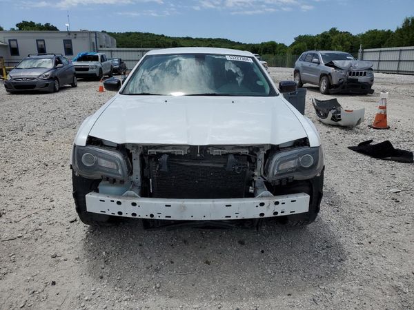 2019 CHRYSLER 300