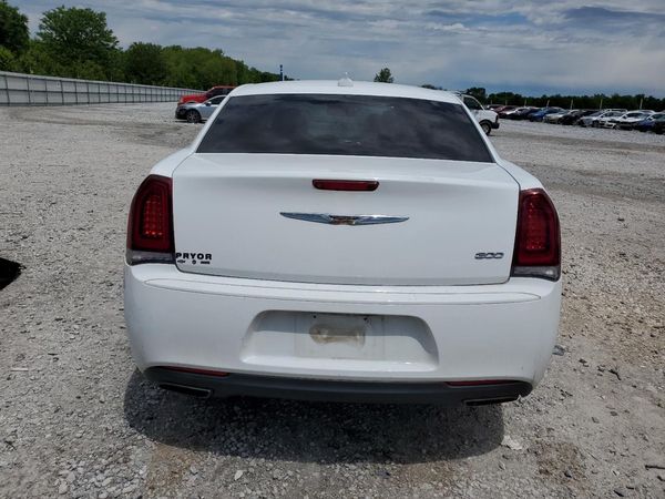 2019 CHRYSLER 300