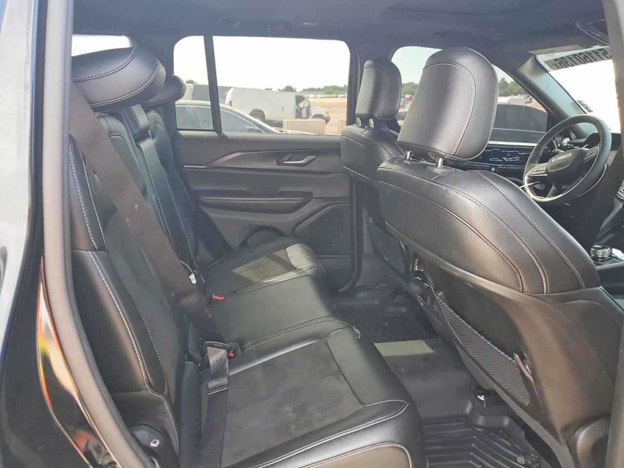 2023 JEEP GRAND CHEROKEE LAREDO 4X2