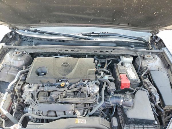 2021 TOYOTA CAMRY SE — Engine bay