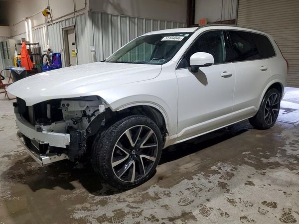 2022 VOLVO XC90