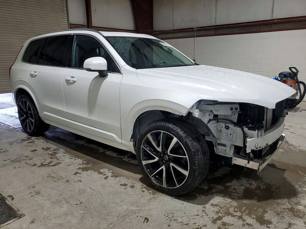 2022 VOLVO XC90