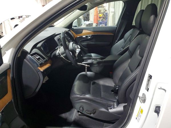 2022 VOLVO XC90