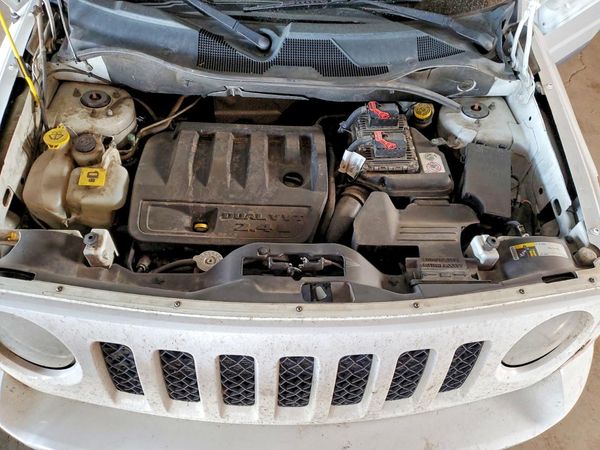 2015 JEEP PATRIOT Sport — Engine bay