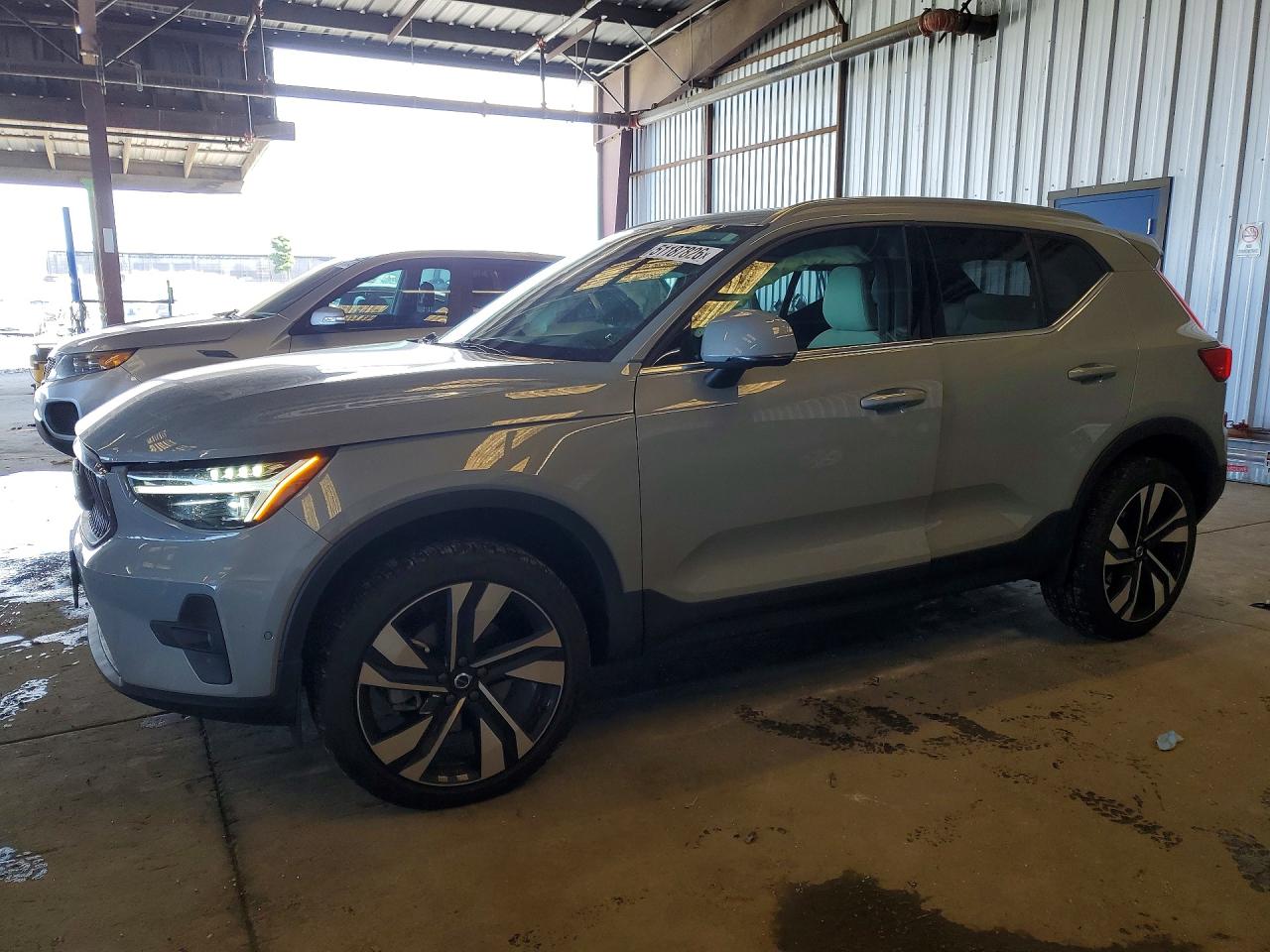 2025 VOLVO XC40 Plus Bright
