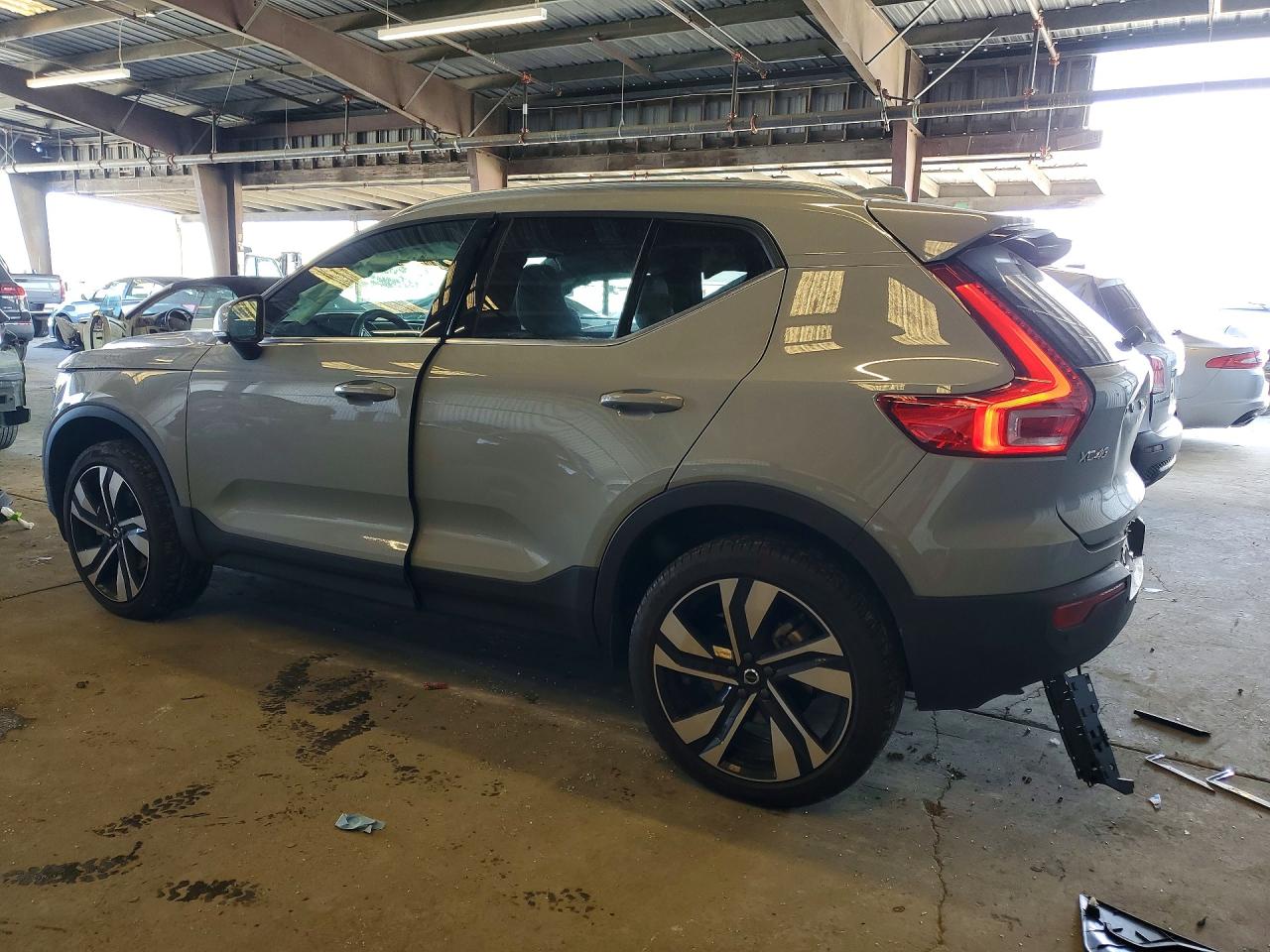 2025 VOLVO XC40 Plus Bright