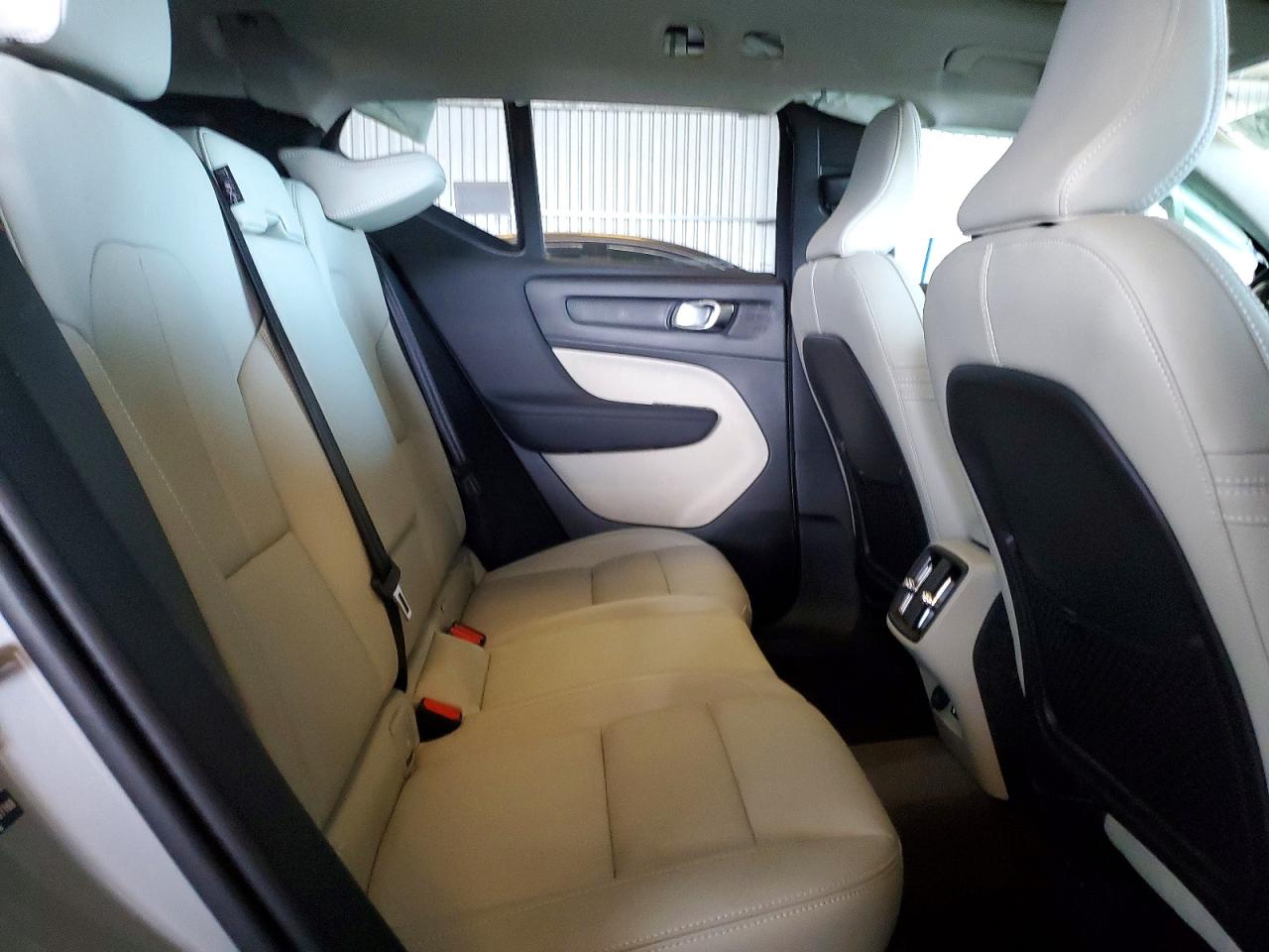 2025 VOLVO XC40 Plus Bright