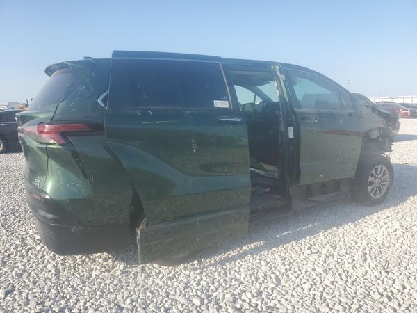 2021 TOYOTA SIENNA XLE