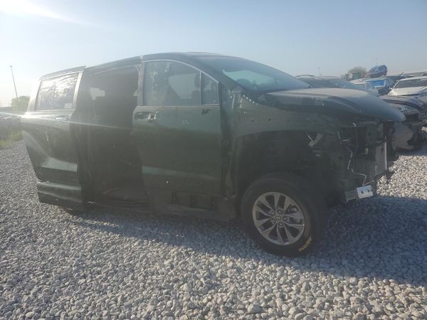 2021 TOYOTA SIENNA XLE