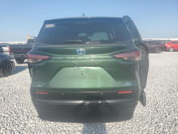 2021 TOYOTA SIENNA XLE