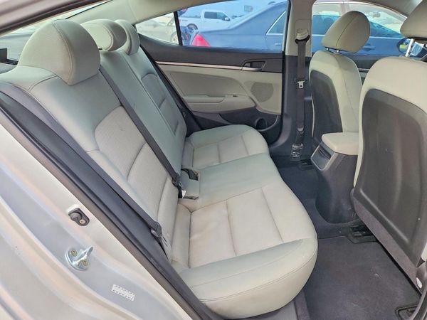 2017 HYUNDAI ELANTRA SE Base