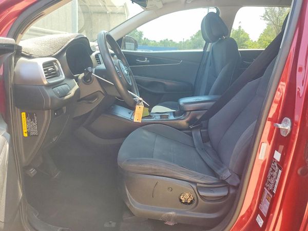 2016 KIA SORENTO L / LX